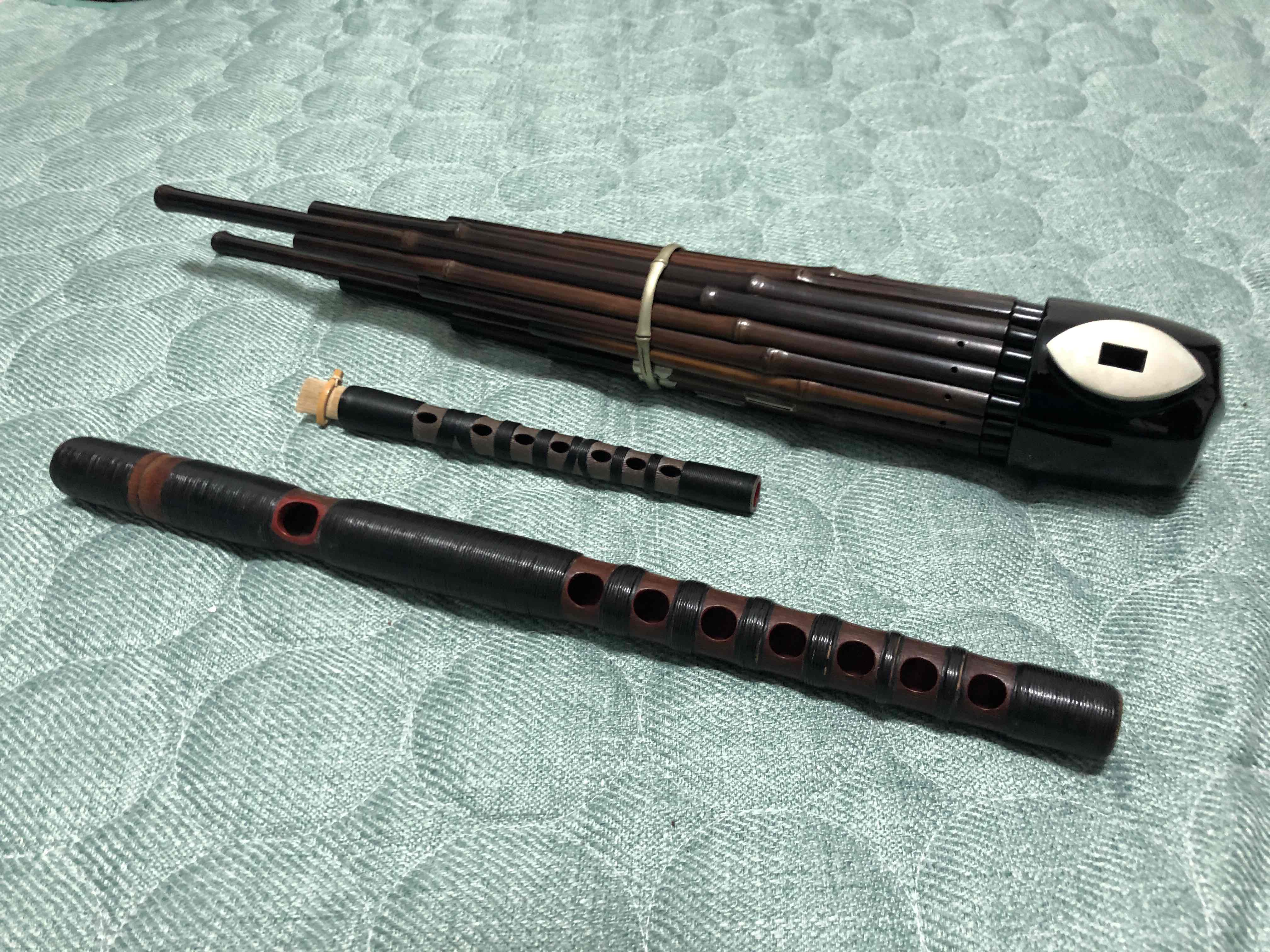 b. 鼓と笛透し鐔　雅楽　和楽器　鉄地 b. 鼓と笛透し鐔 雅楽 和楽器 鉄地 - メルカリ