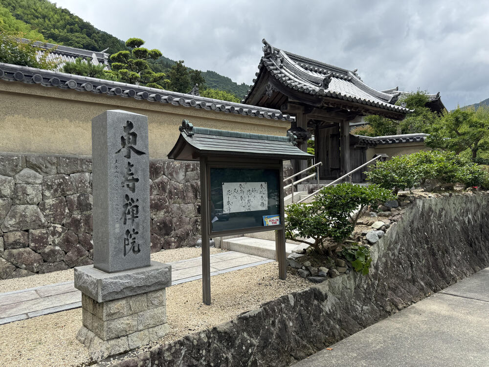 @Q.jpg