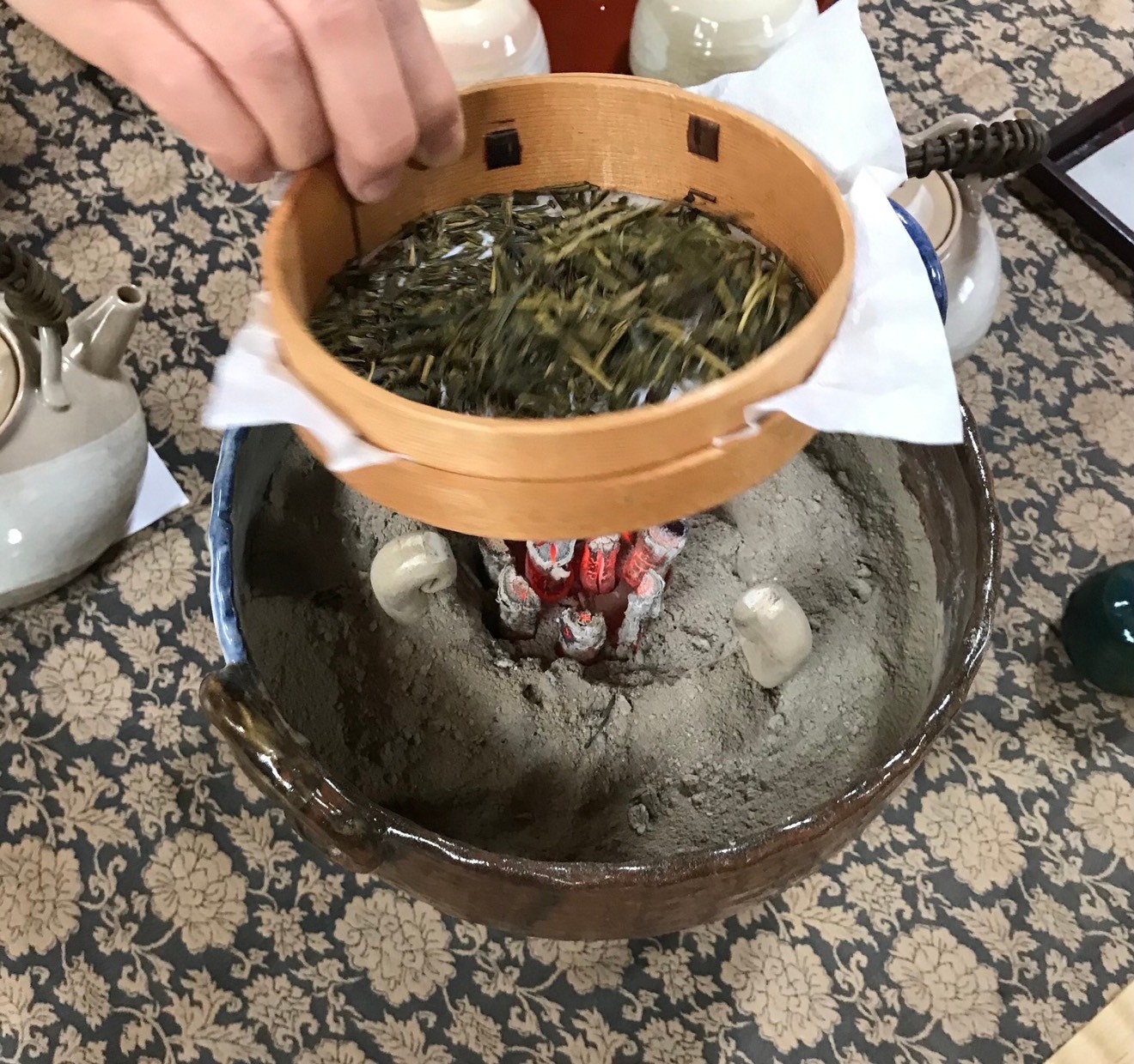 �e�[�u���Ŋy���ނق������`�Õ����`