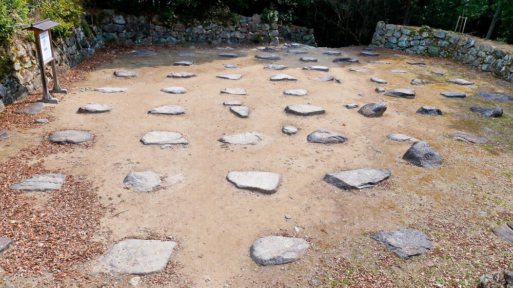 安土城をつくる全110巻セット　石垣土台パ-ツ付フルセット バスツアー：静岡駅発着】歩ける城へ行こう！安土城 | SBS学苑 | 学ぶ