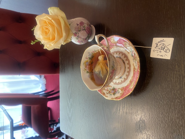 �����̍g������~���E�Ɉ�̃e�B�[�o�b�O���~