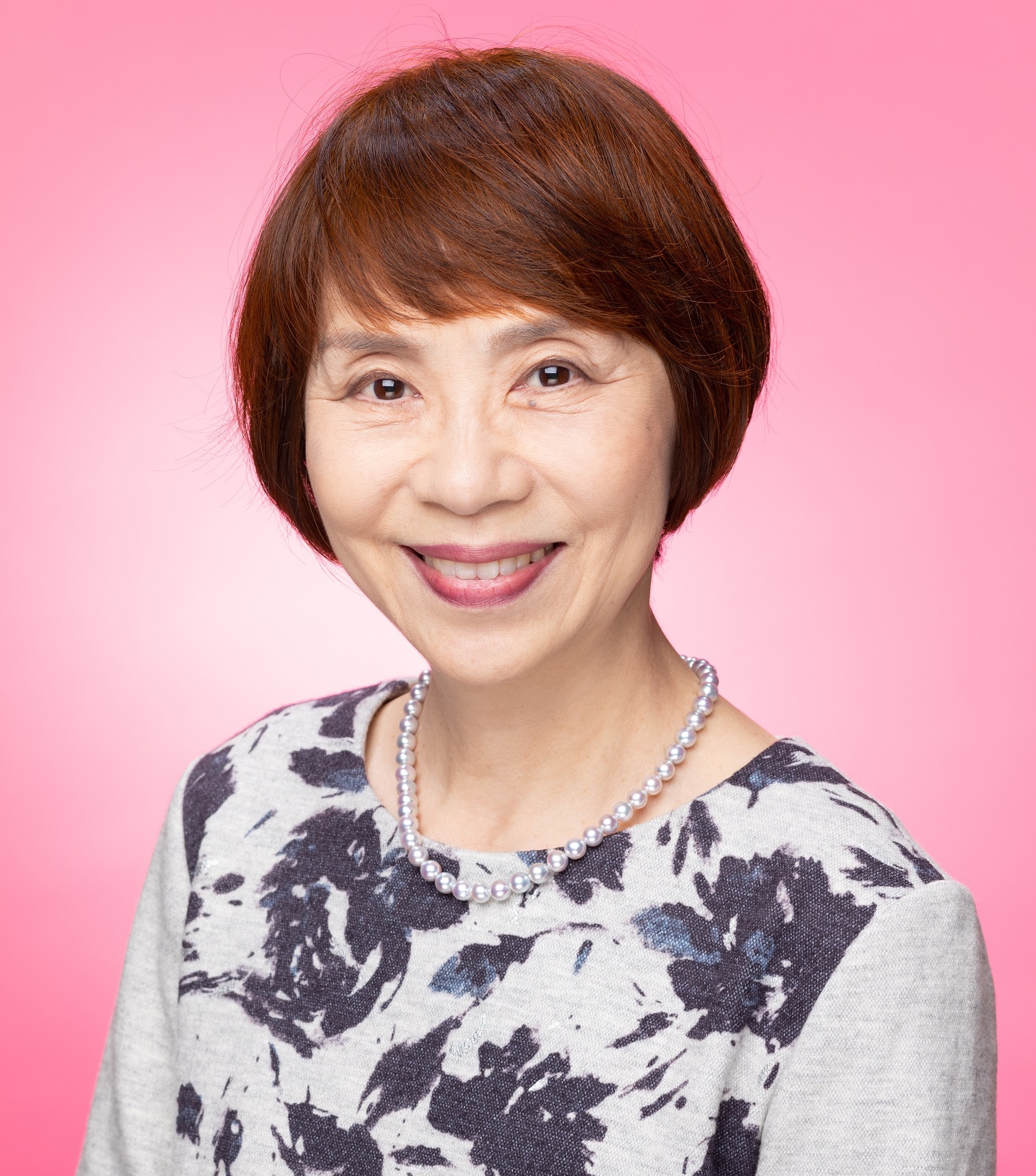 石渡ひとみ プロフィール写真チラシ.jpg